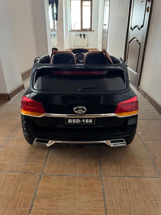 Продаю детский электромобиль