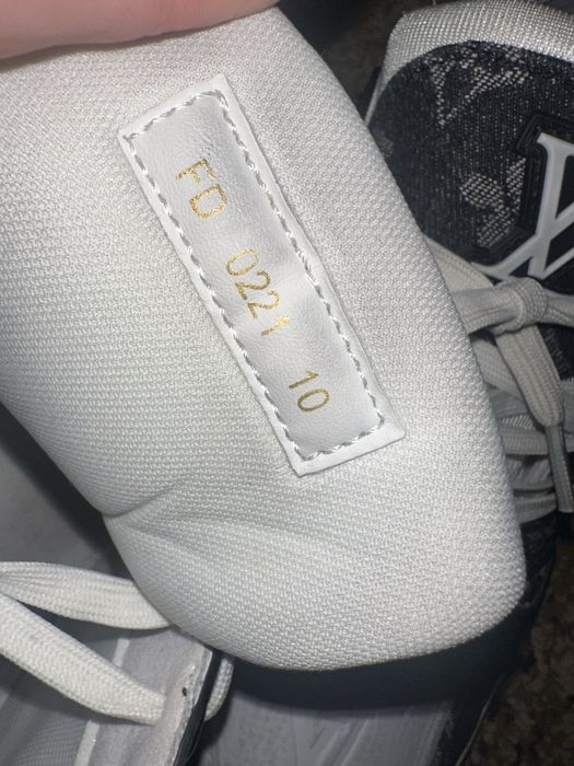 LV Trainers 44 black and white