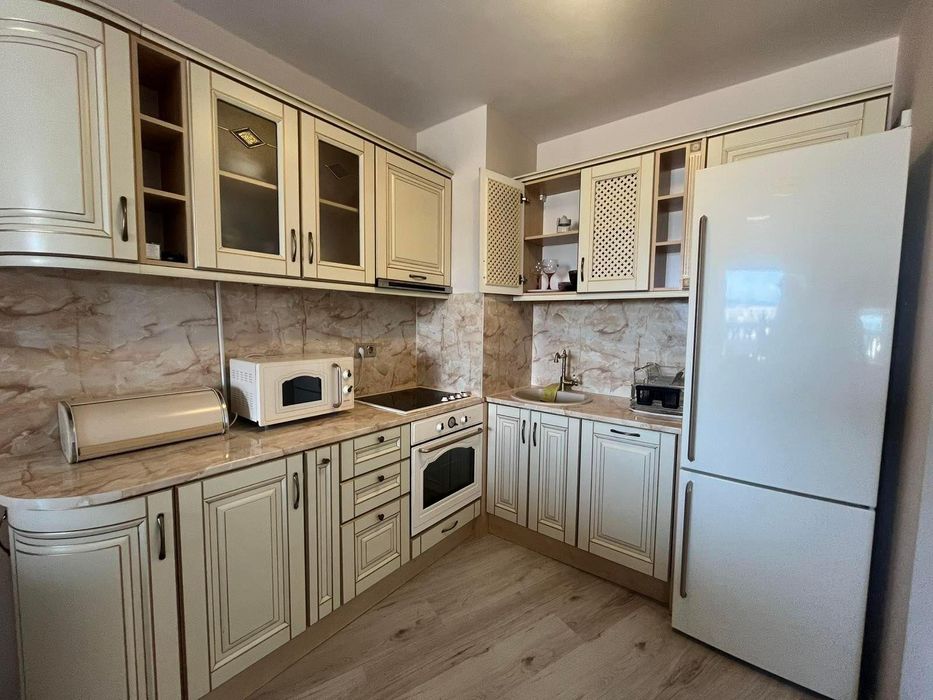 Продава се Тристаен апартамент в Варна, Аспарухово - 114 кв.м за 1025 €/кв.м - Снимка #2