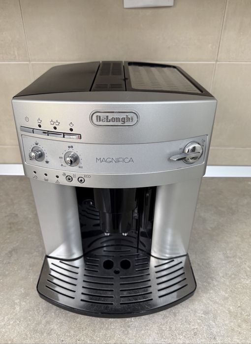 Delonghi Magnifica espressor