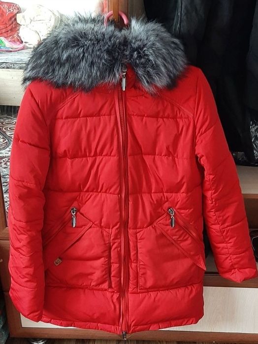 Красная теплая куртка!
