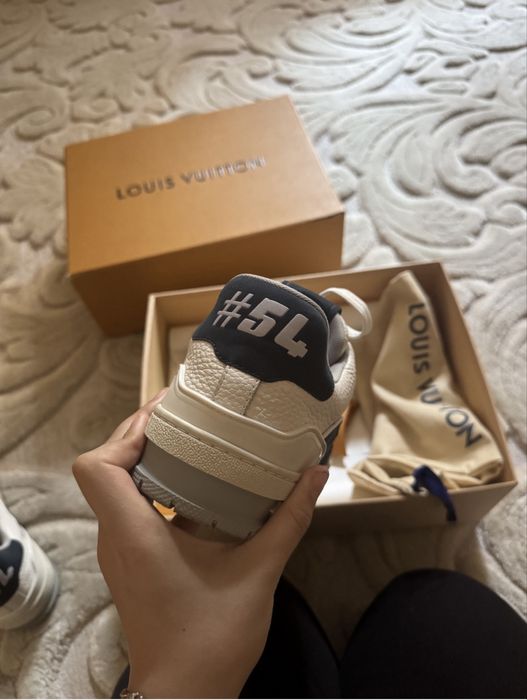 Adidasi Louis vuitton