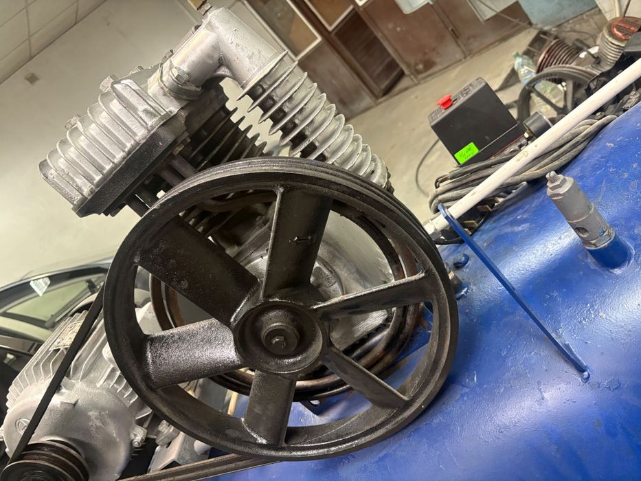 Италиански трифазен компресор