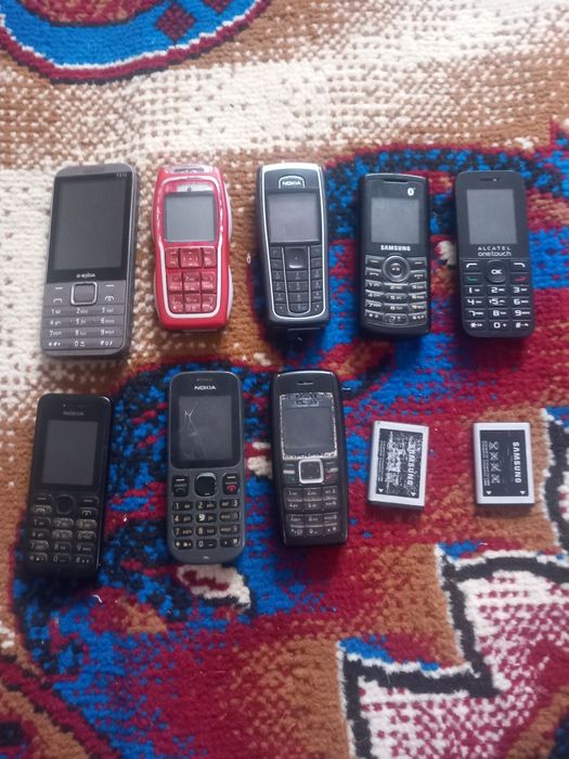 Vând lot telefoane cu butoane