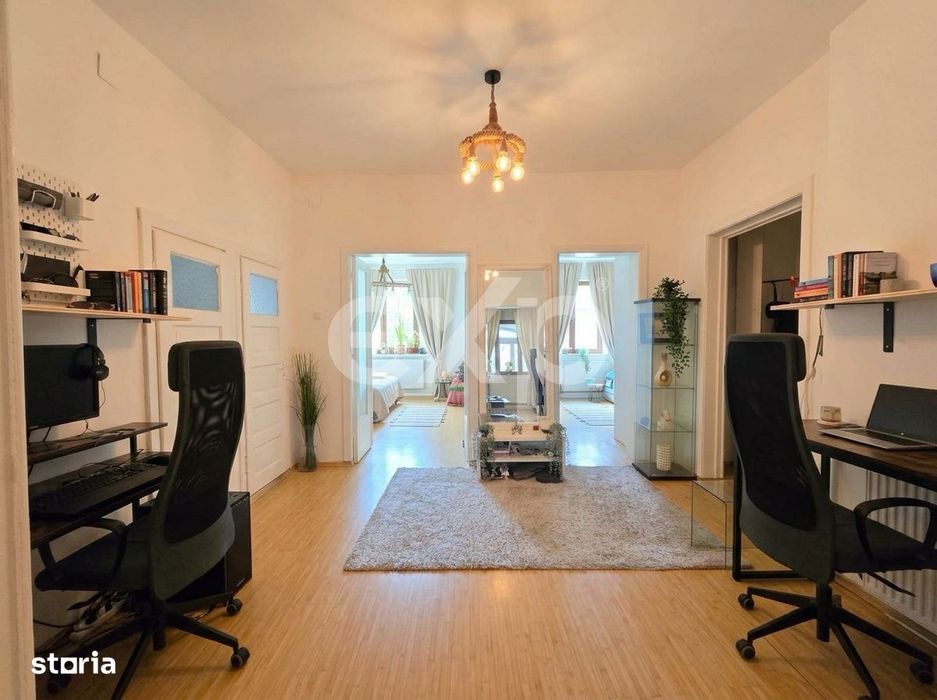 Decebal, Delea Noua, apartament de vanzare etaj 1 cu centrala proprie