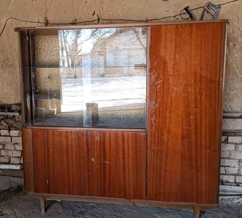 Срочно!!! Шкаф сотилади ошхона ва бошка буйумлар учун