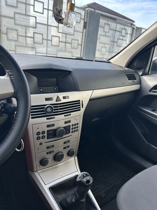 Vand opel astra h hatchback 1,6 benzina 2008