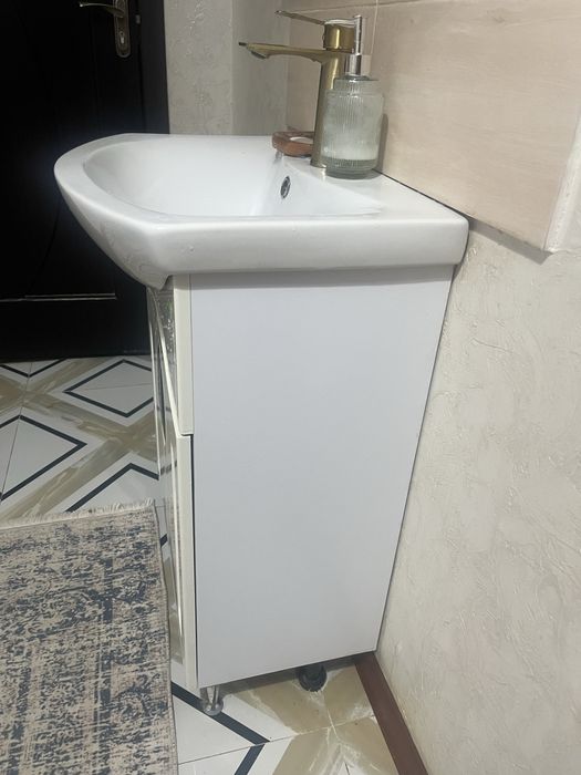 Раковина с тумбо