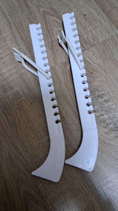 Коньки новые.Наточенные.С сумкой для них.