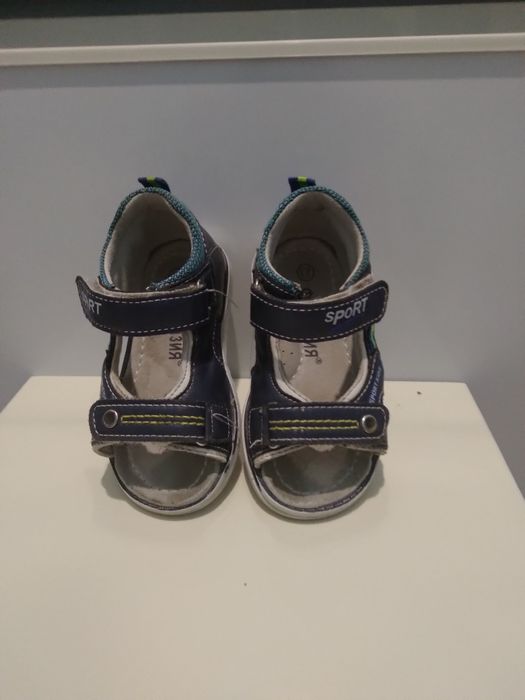 Продам детские сандалии