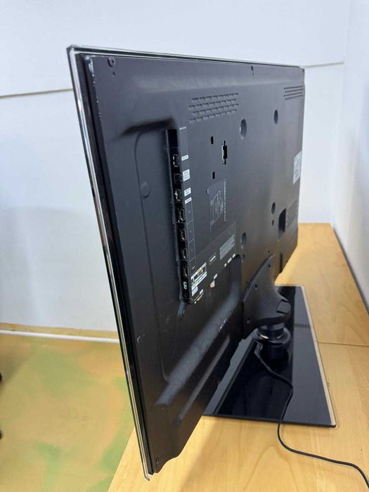 TV LED Samsung 37” UE37D5000 Full HD – 4x HDMI – stand inclus