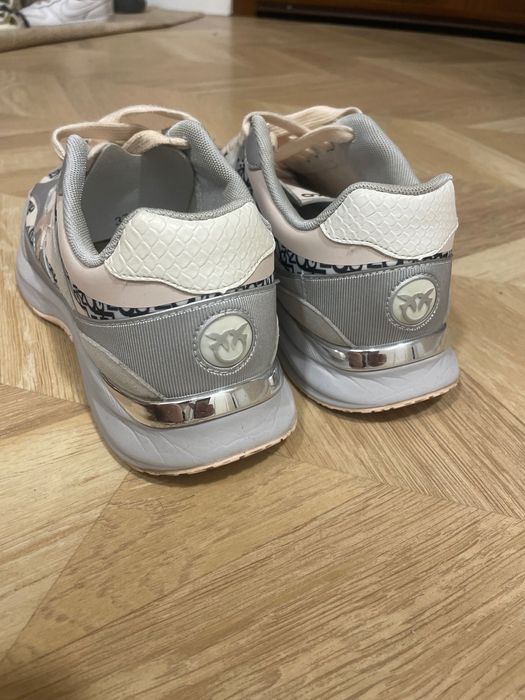 Маратонки Pinko 37 размер