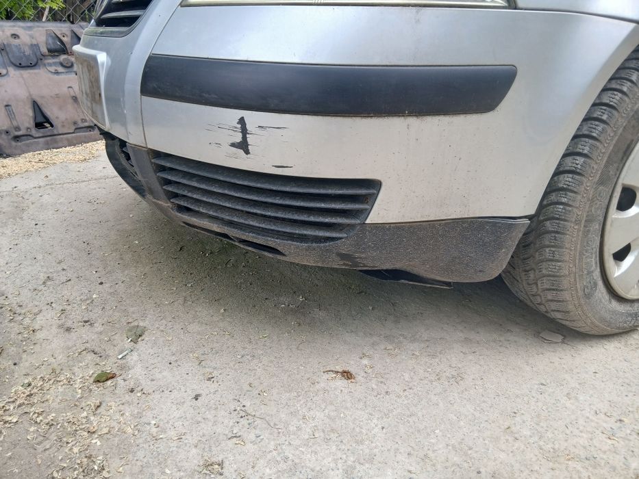Bara față cu grila centrala Passat b5.5(2000-2005)berlina/break