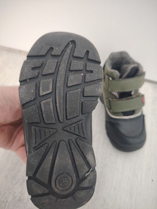 Детская обувь цвет зелёный