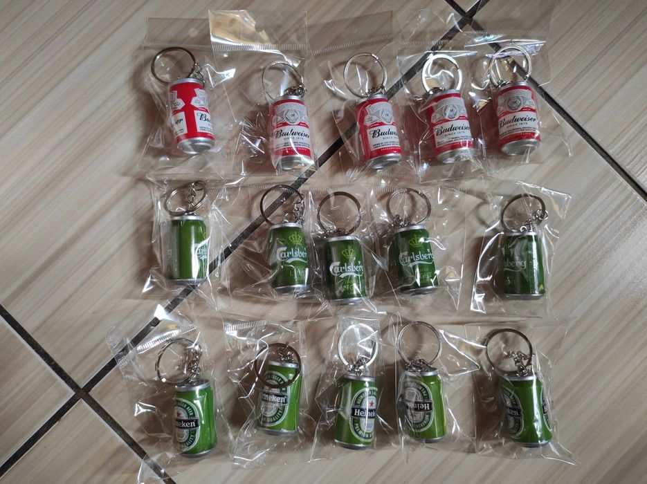 Brelocuri cutii bere Budweiser Carlsberg Heineken produse noi sigilate