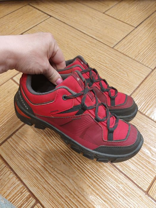 Pantofi sport Quechua mărime 34.