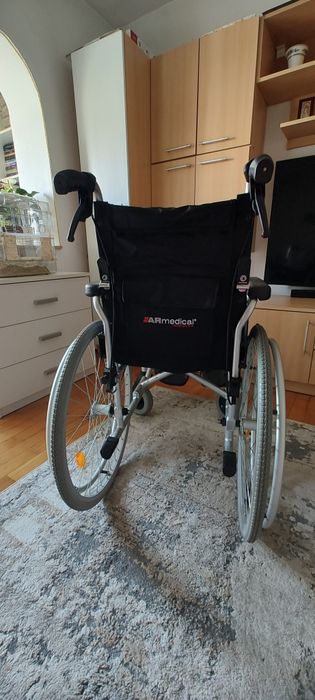 Scaun cu rotile din aluminiu ergonomic,nou, nefolosit!