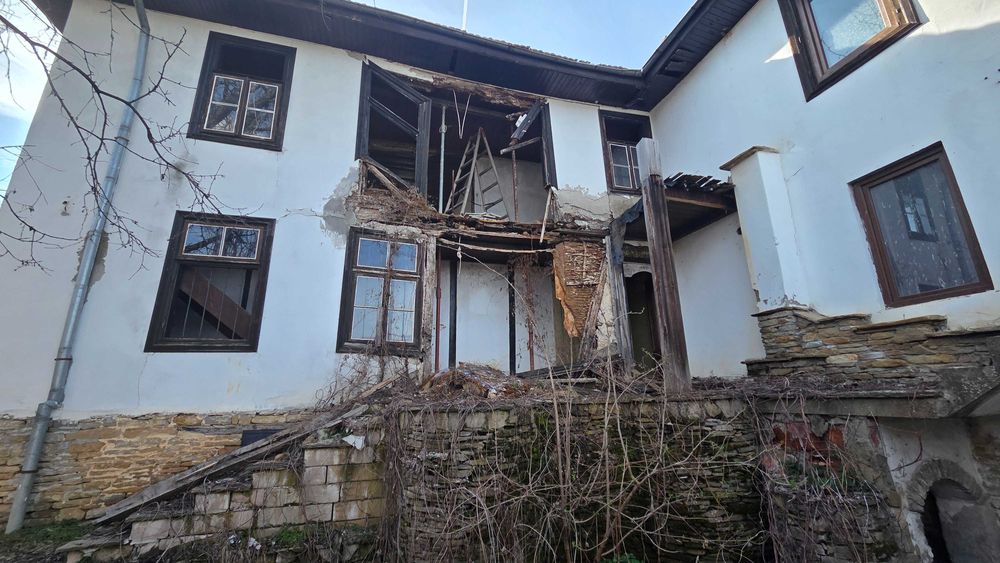 Продавам двуетажна Къща