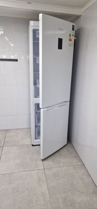 Холодильник SAMSUNG