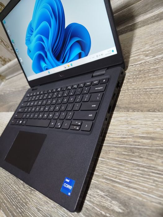 Dell i5-1135G7(11-avlod) 8/256gb xotira batareya zo'r