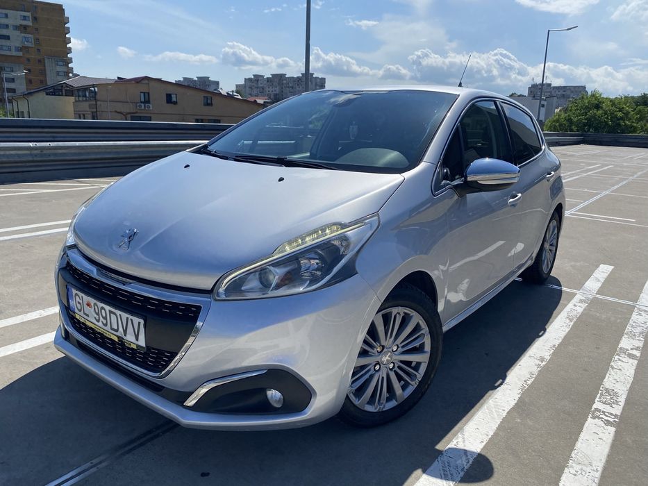 PEUGEOT 208 2015