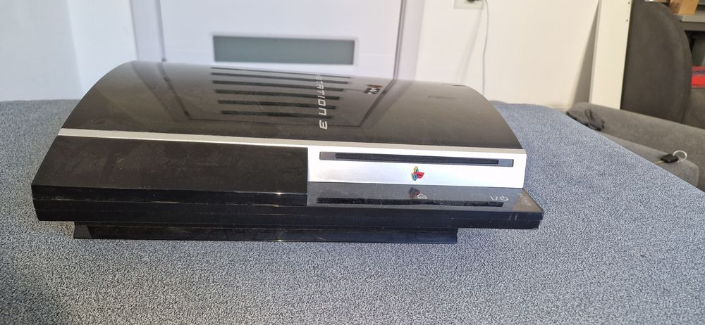 Vând Ps3 Fat + Jocuri