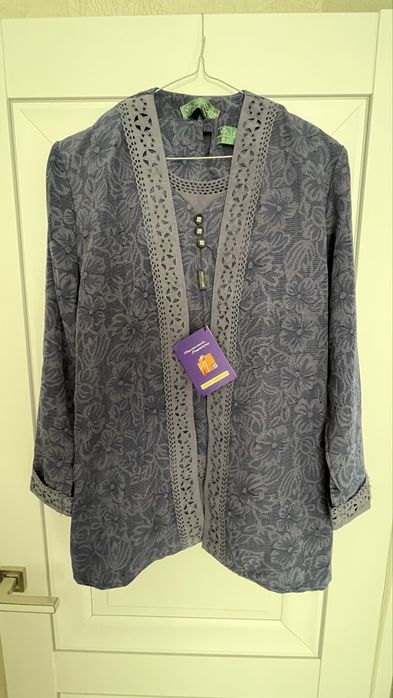 Костюмы  женские