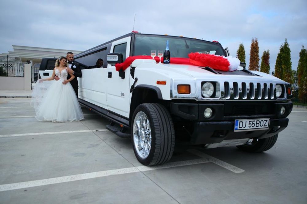 De inchiriat LIMUZINA  Hummer H2  20 locuri doua turele