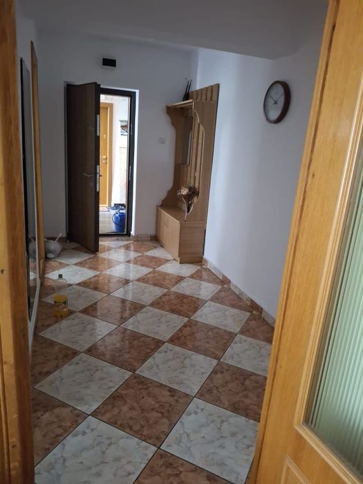 Inchiriez apartament