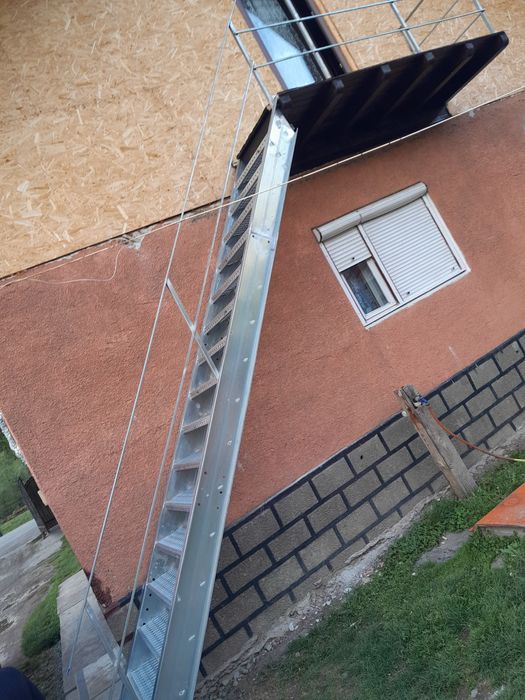 Scări metalice galvanizate la orice demisiune asiguram transport ori unde in tara mai multe detalii la Nr