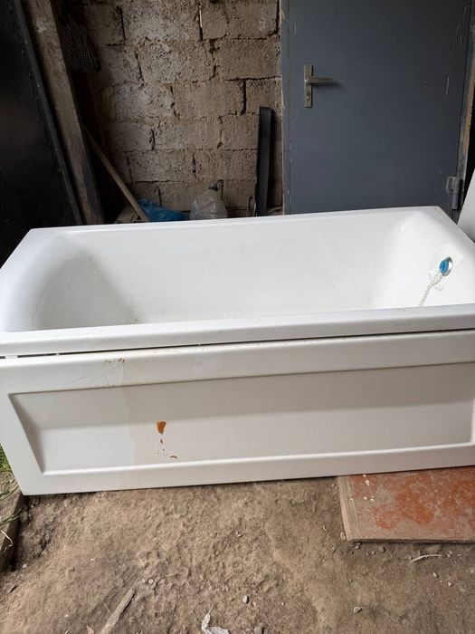 Продам ванну унитаз и тумбочку с раковиной комплект