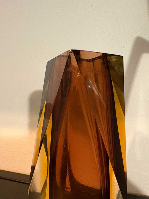 Vaza Murano Sommerso fatetata, atribuita Alessandro Mandruzzato, anii 1960-1970, ambra