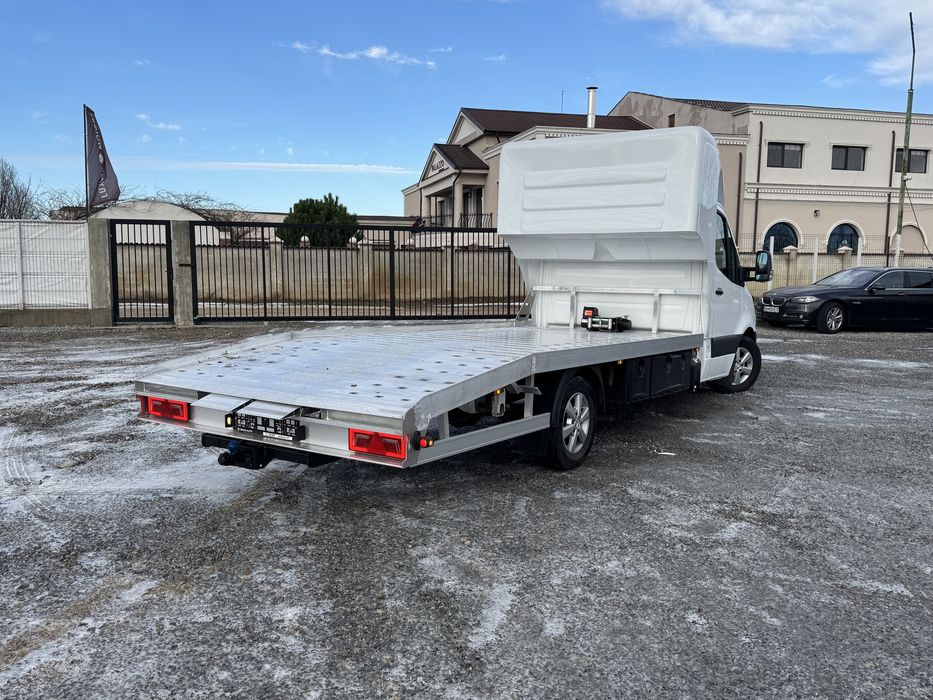 Mercedes Sprinter platforma trailer slep