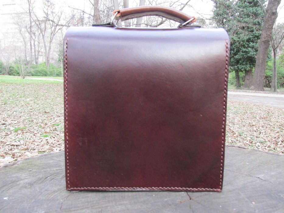 Кожена чанта тип Messenger bag
