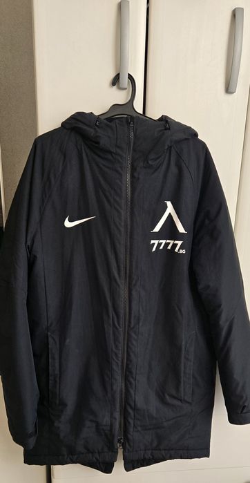 Яке nike  зимно размер М