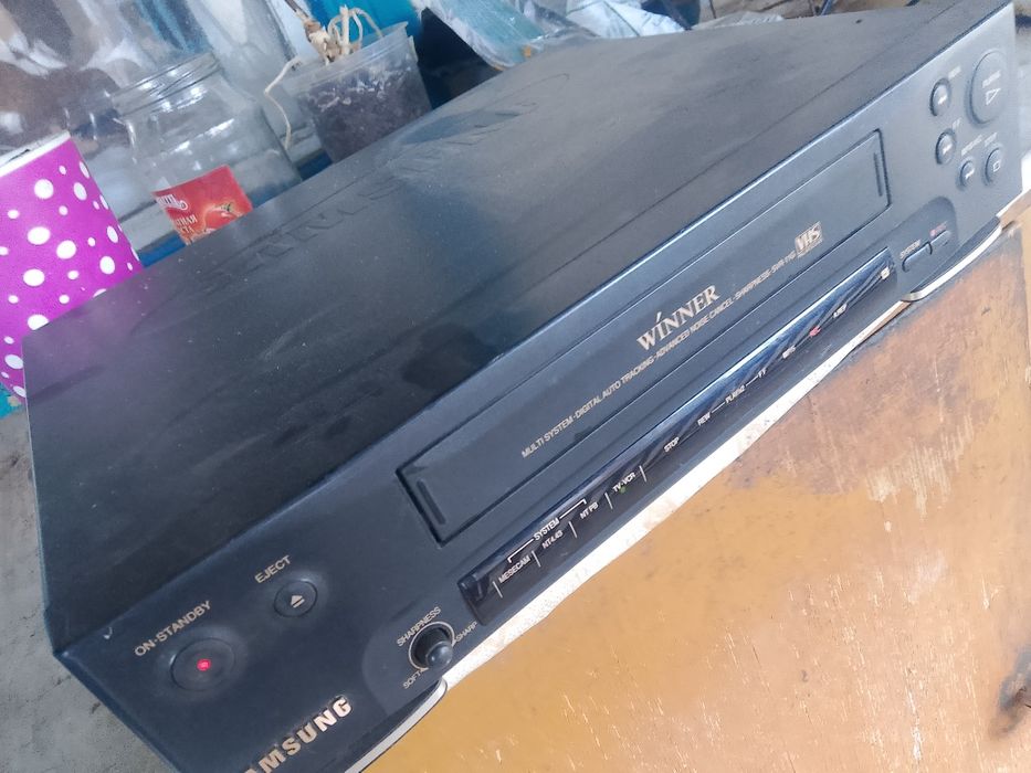 Видеомагнитофон продам