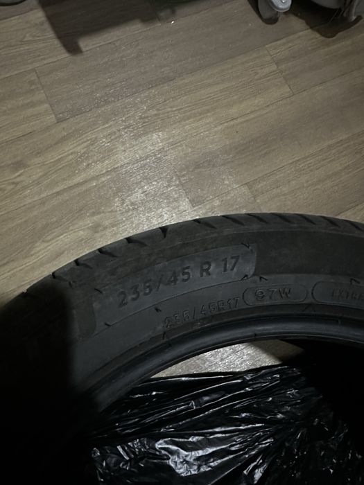 Шины размер 235/45/17 MICHELIN