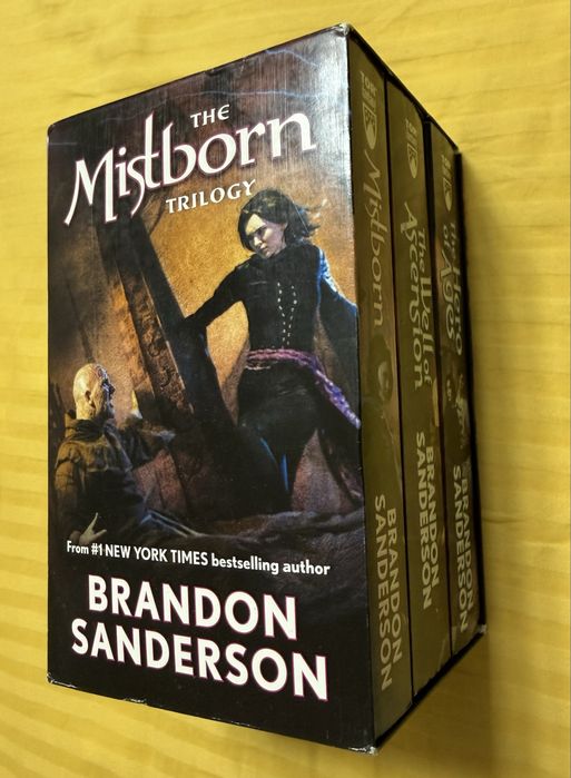 Книги - трилогия The Mistburn на английском