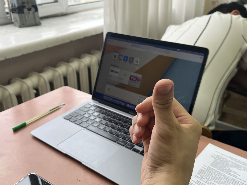 Продам Macbook 399990