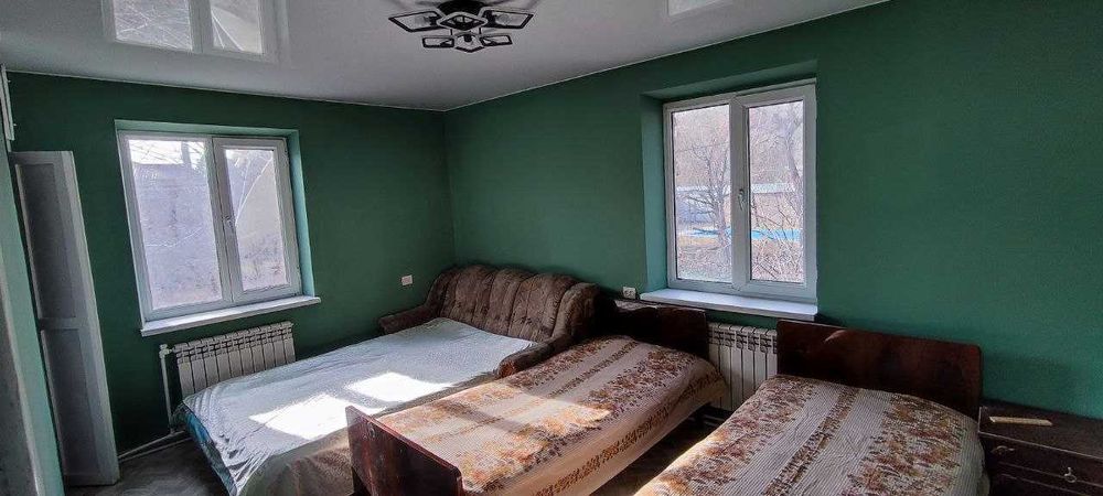 Продаётся участок 10,5 соток,  город Чарвак, микрорайон Дустлик, центр