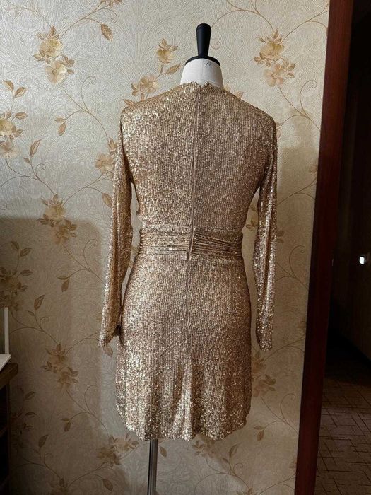 Продам платья и костюм