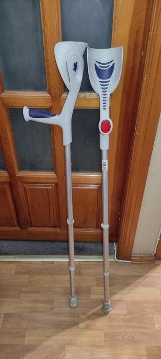 Продаются костыли.