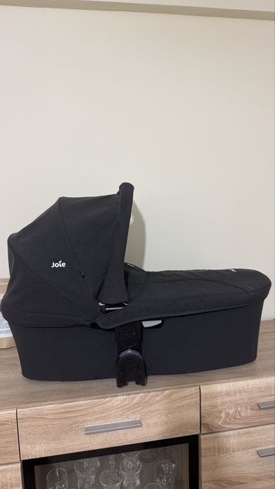 Продам коляску и люльку Joie