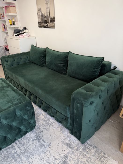Canapea extensibilă Chesterfield verde smarald + măsuță otomană | Stare excelentă