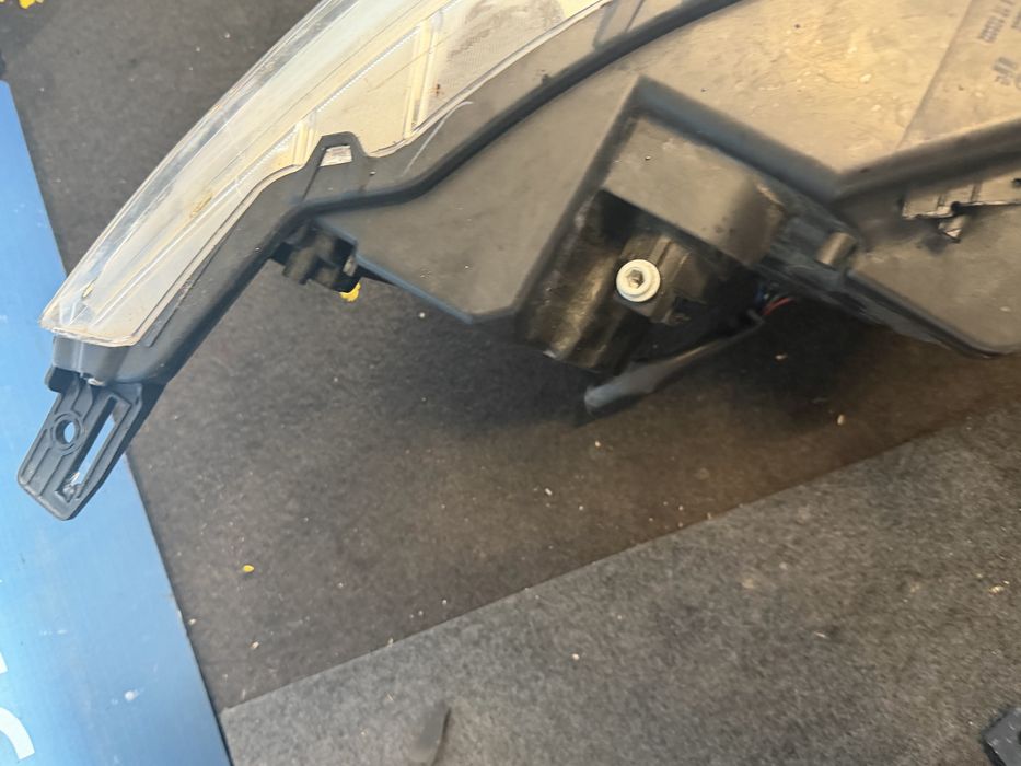 Комплект Фарове за NISSAN QASHQAI II J11 2014 - 2017 година Забележки