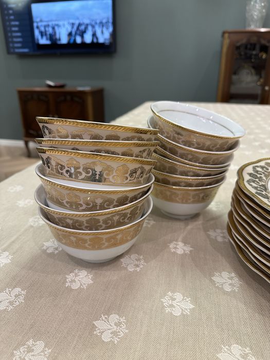 Продается чайно-столовый сервиз на 12 персон