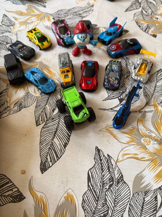 Шу расмдиги хамма уйинчоклар 100 минг