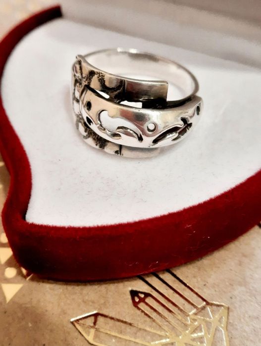 Серебряное кольцо
