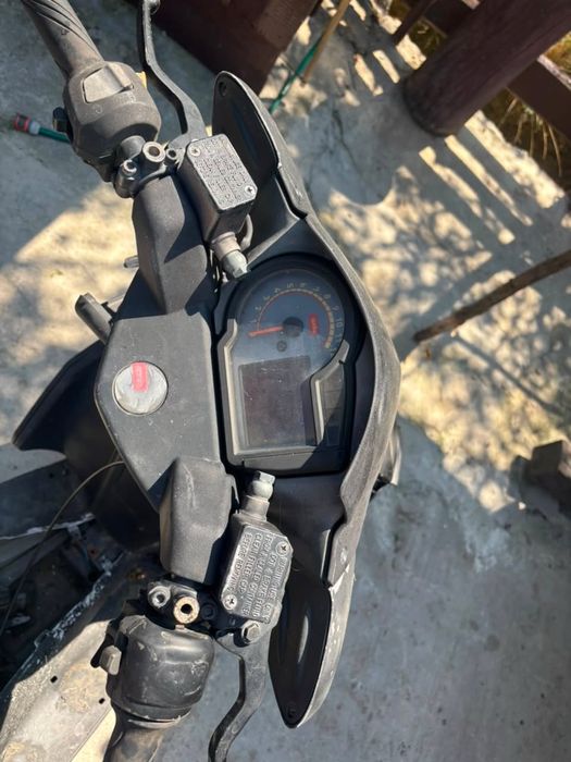 Aprilia sr 50 r factory defect fac schimb cu alt scuter