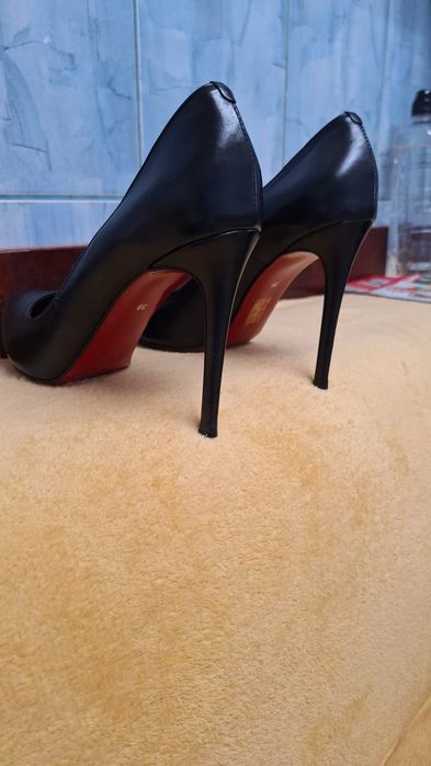 Pantofi Cristiano Louboutin
